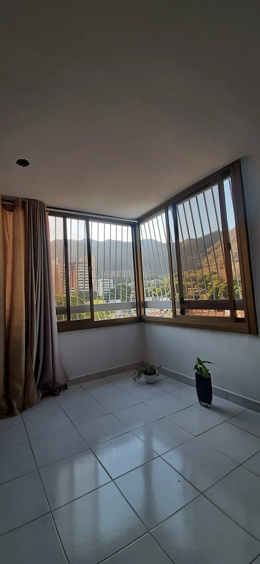 Venta Apto. en Urb. La Trigaleña, con hermosa vista a la montaña - Foto 4