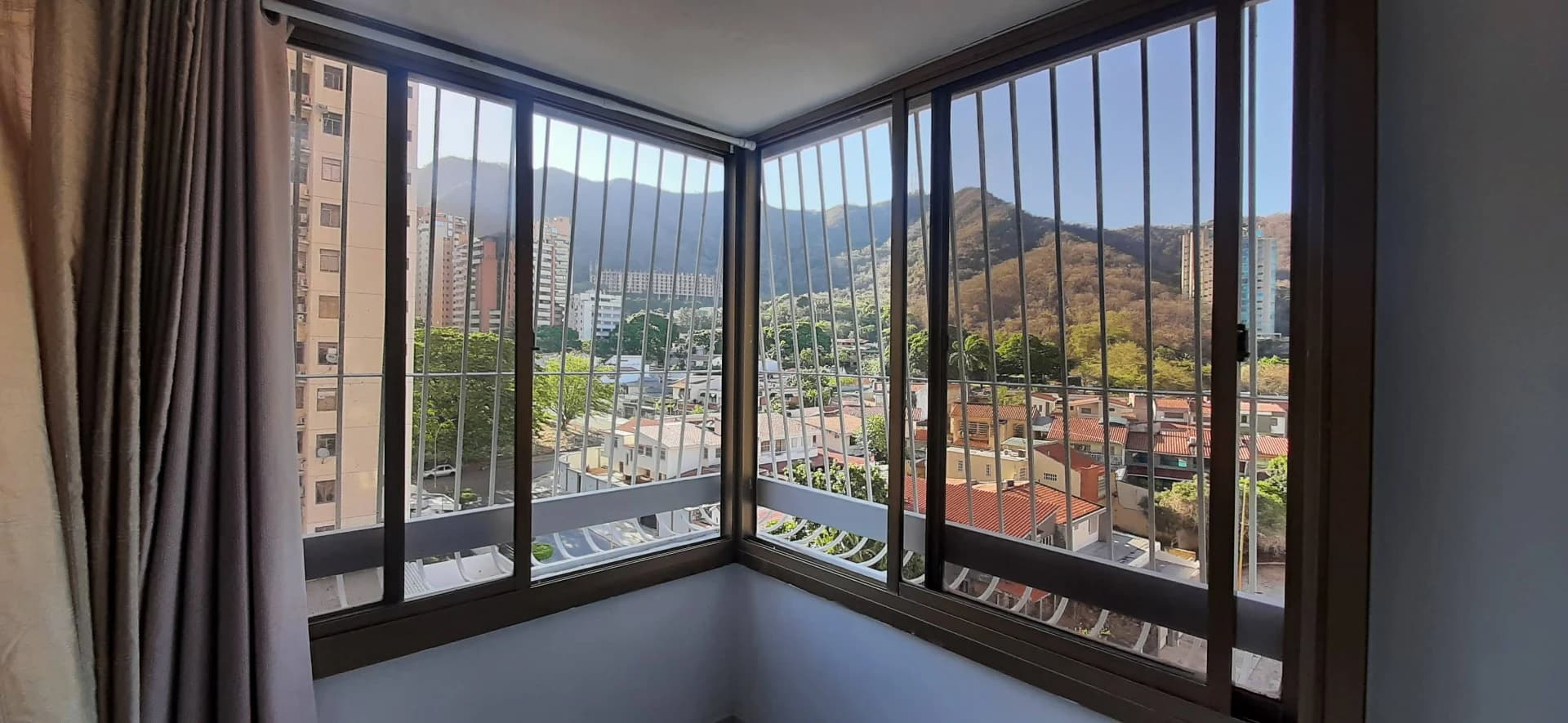Venta Apto. en Urb. La Trigaleña, con hermosa vista a la montaña - Foto 5