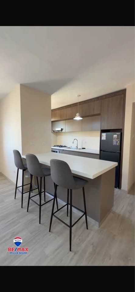 APARTAMENTO EN ALQUILER EN EDIF. PEQUEÑA EUROPA AV. BELLA VISTA - Foto 1