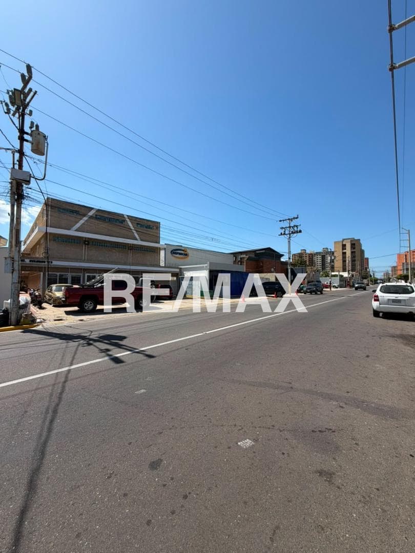 SE ALQUILA UN PISO DE OFICINA EN LA AV 10 CON 69 ZONA ESTE DE MARACAIBO