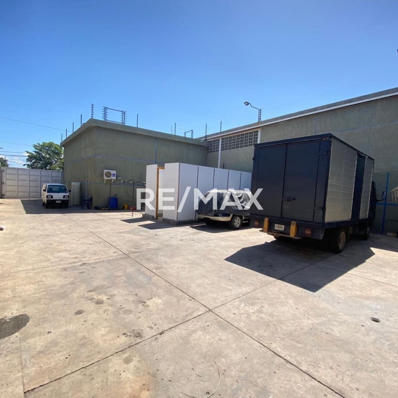 SE VENDE GALPÓN ABIERTO CON LOCALES COMERCIALES Y OFICINAS ZONA OESTE DE MARACAIBO - Foto 4